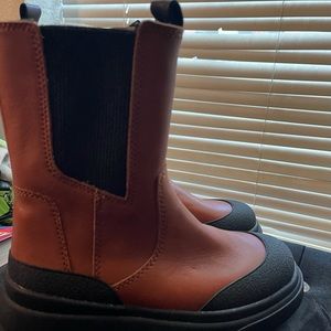 Brown leather boots from Zara brand nee size 34